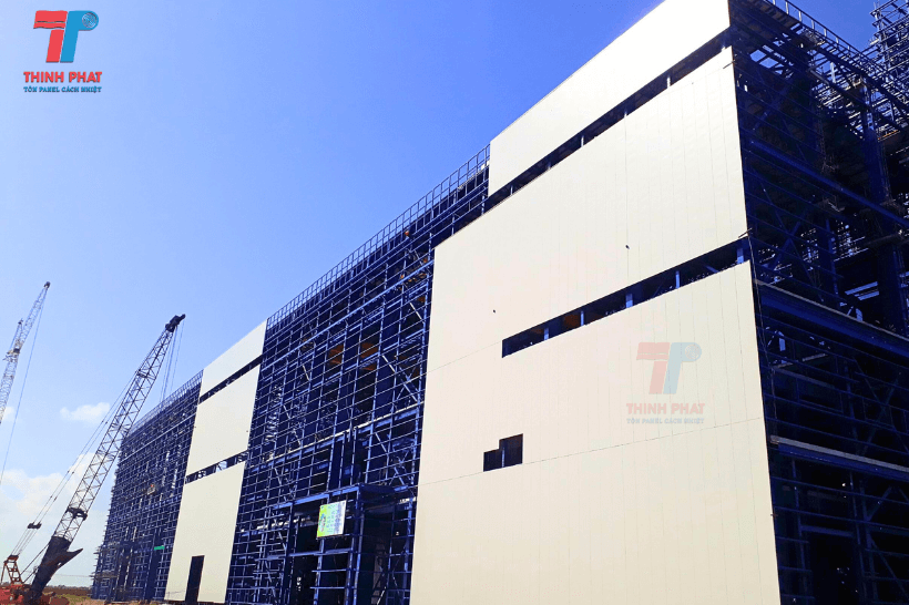 Tấm Panel Làm Vách Tường Nhà Xưởng Kết Cấu Thép