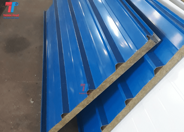 bao-gia-ton-panel-mai-rockwool-moi-nhat