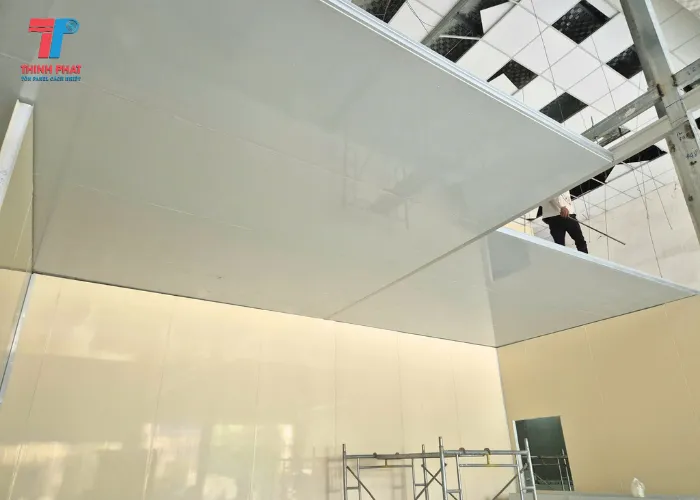 Cách Lắp Trần Panel Có Khó Không?