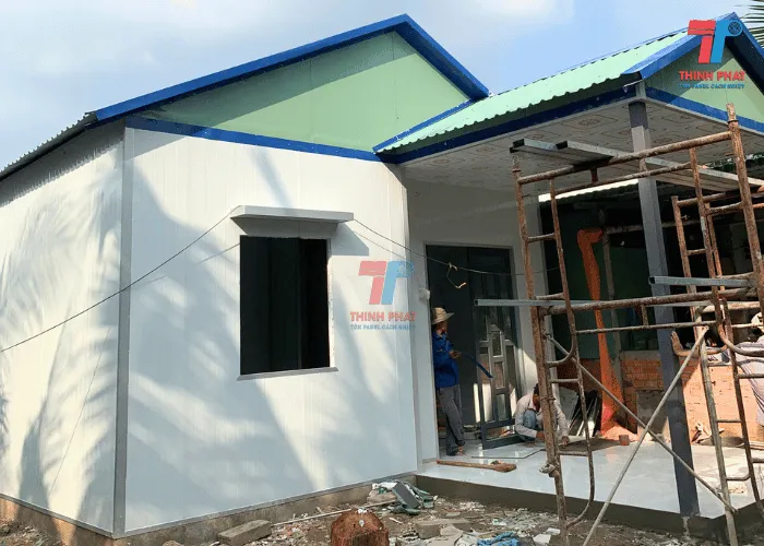 công trình đang hoàn thiện nhà lắp ghép miền tây