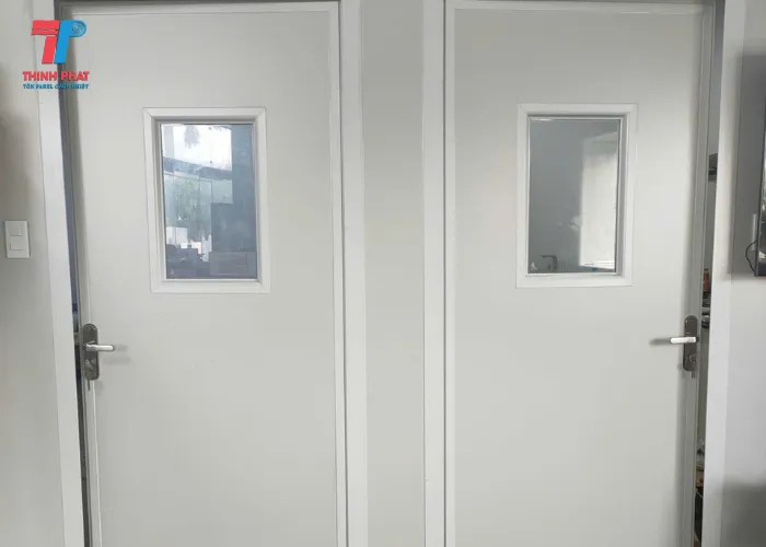 Cửa panel cách nhiệt một cánh màu trắng
