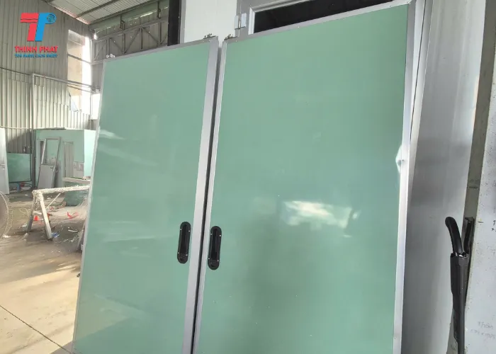 Chọn đúng cửa panel cách nhiệt giúp tối ưu chi phí và vận hành hiệu quả.