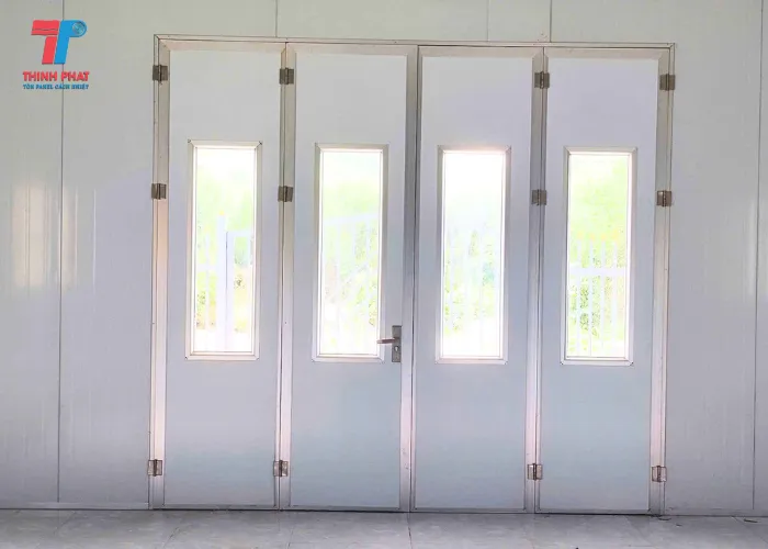 Cửa panel cách nhiệt đa dạng mẫu mã và kiểu dáng tại Panel Thịnh Phát