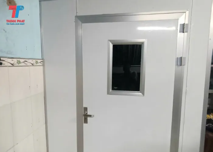 Cửa panel cách nhiệt một cánh được ứng dụng thực tế trong công trình