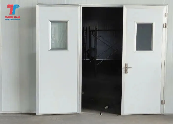 Cửa panel cách nhiệt loại 2 cánh mở quay có ô kính