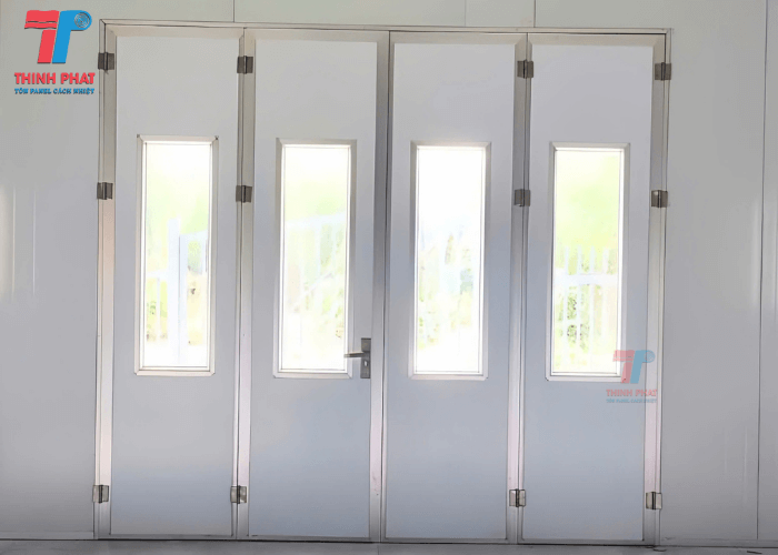 cua-panel-co-o-kinh-4