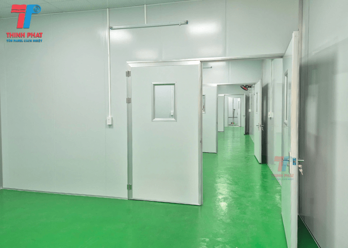 cua-panel-co-o-kinh-5