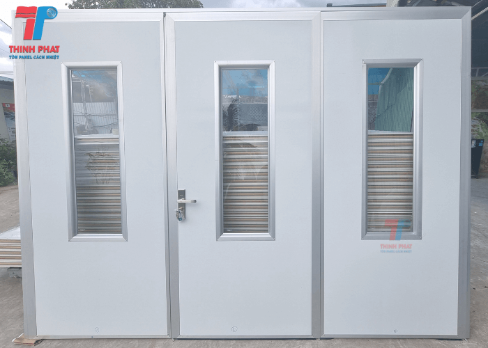 cua-panel-co-o-kinh-7