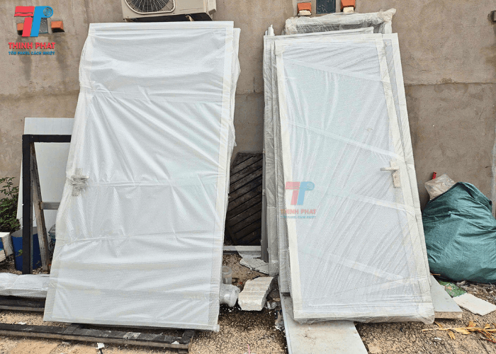 cua-panel-khong-co-o-kinh-4