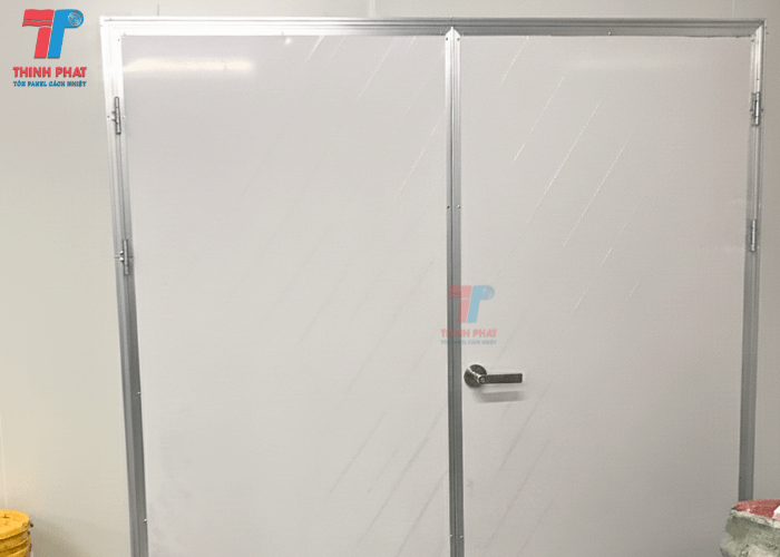 cua-panel-khong-co-o-kinh-6