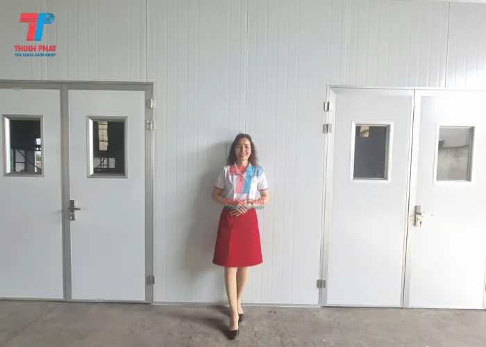 cửa panel nhà xưởng chất lượng và bền bỉ