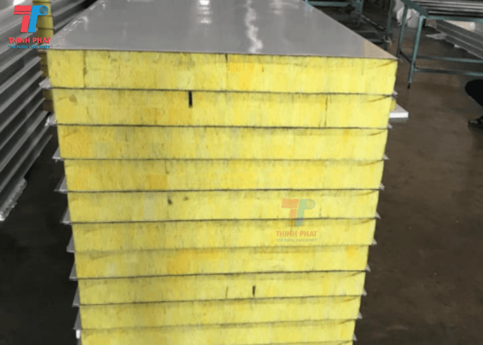dia-chi-cung-cap-va-thi-cong-uy-tin-cua-panel-pu-inox