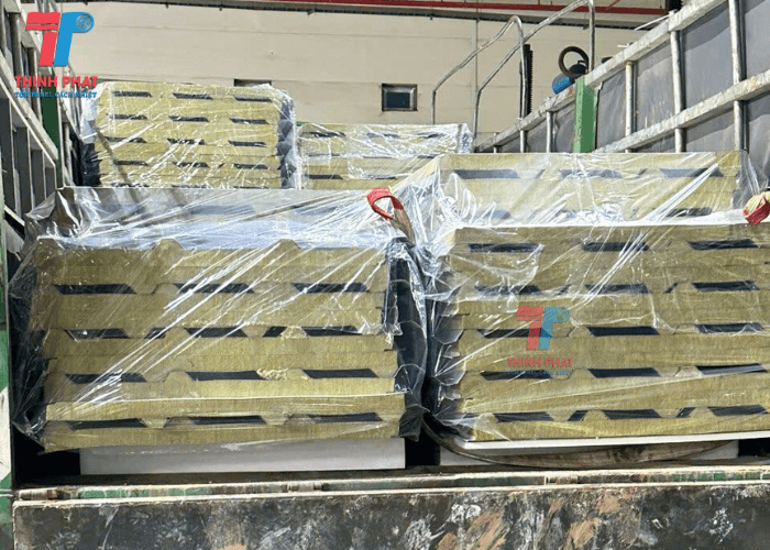 gia-panel-mai-rockwool-2