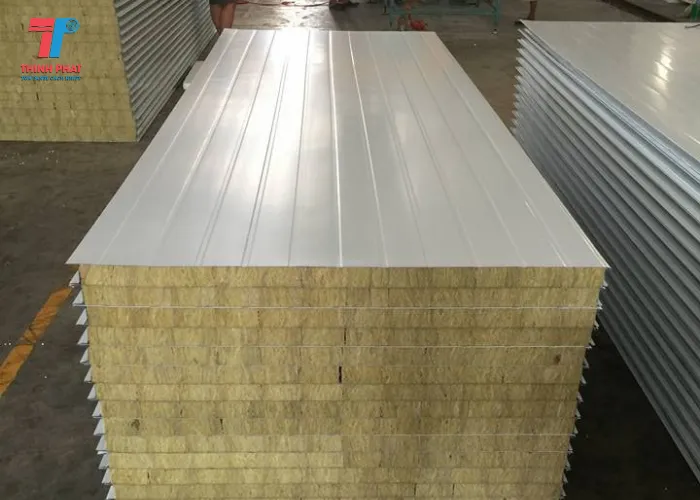 gia-tam-panel-cach-nhiet-1