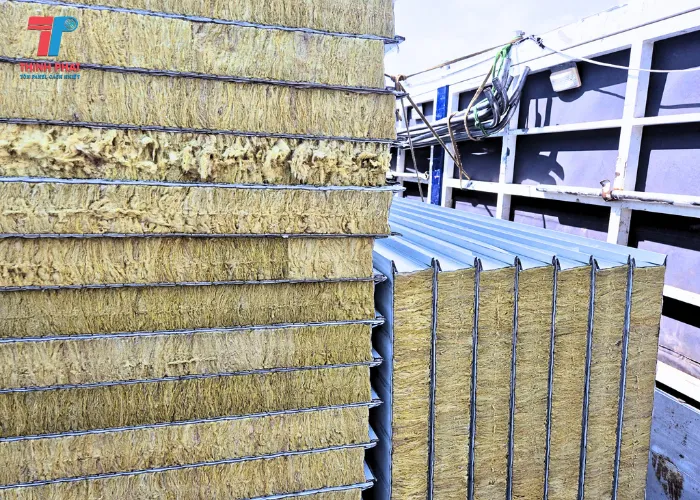 Giá Tấm Panel Phòng Sạch Được Tính Dựa Trên Những Yếu Tố Nào?
