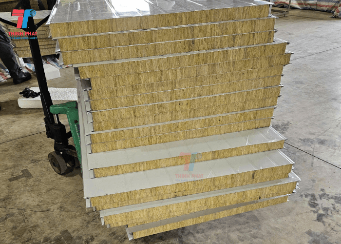 gia-tam-panel-rockwool-cach-nhiet-moi-nhat