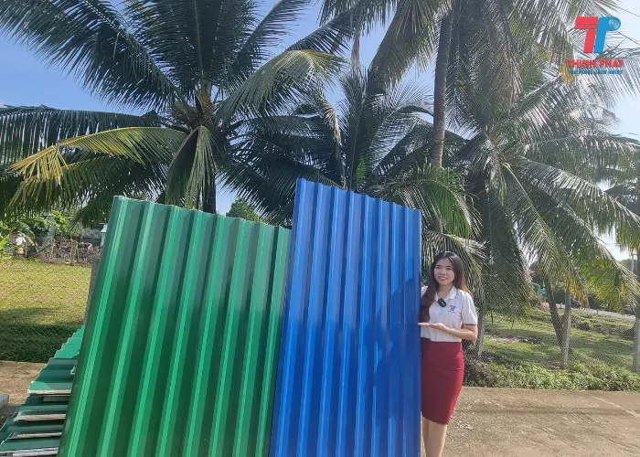 tôn pu cách nhiệt có 2 loại 5 sóng và 9 sóng