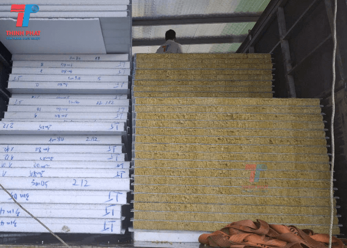 gia-vach-ngan-panel-9