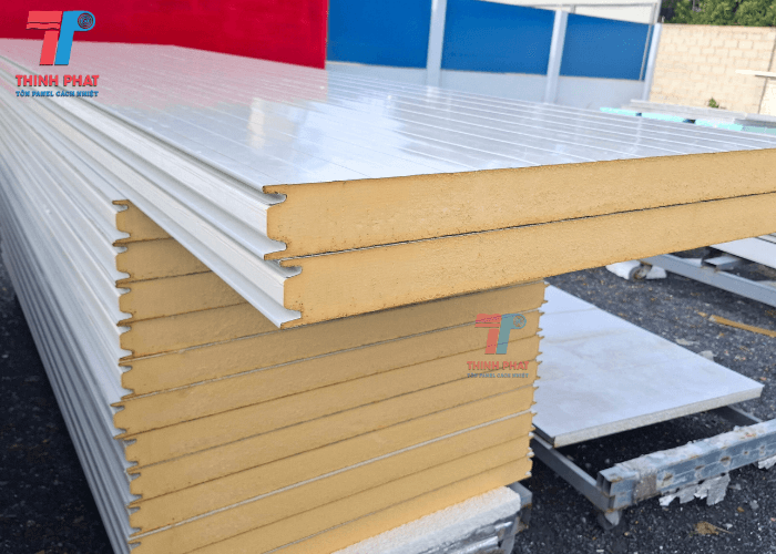 gia-vach-ngan-panel-pu-3