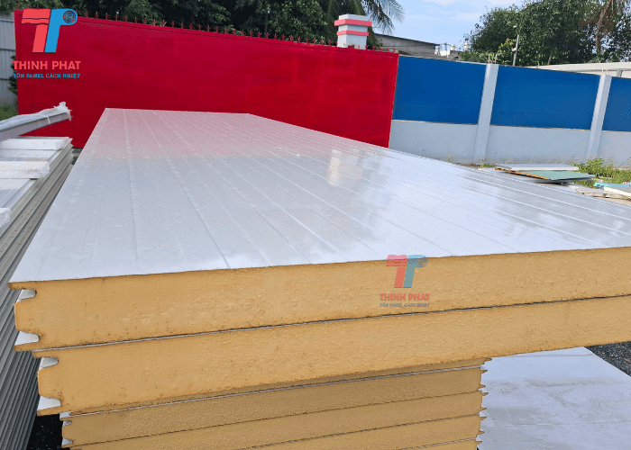 gia-vach-ngan-panel-pu-4