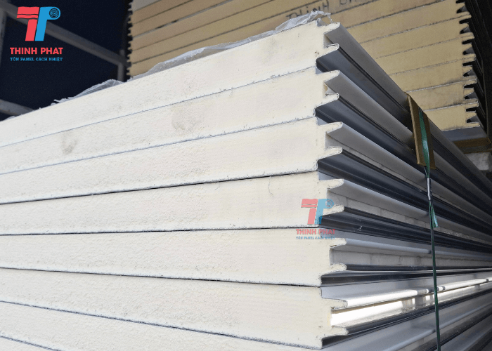 gia-vach-ngan-panel-pu-5