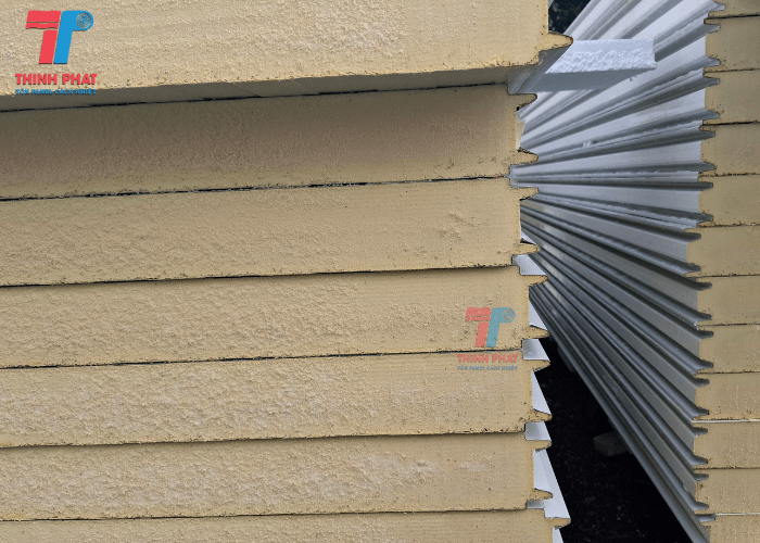 gia-vach-ngan-panel-pu-6