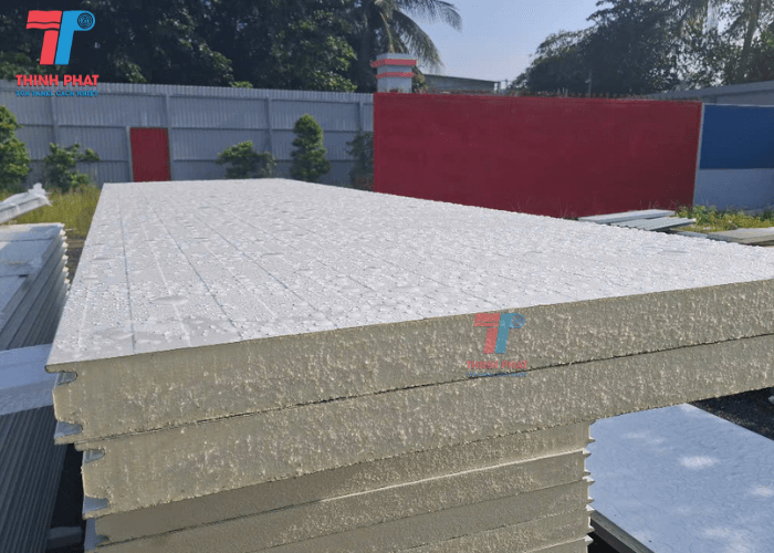 gia-vach-ngan-panel-pu-9