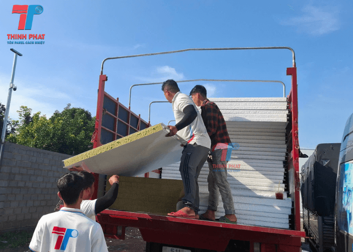 gia-vach-panel-rockwool-5