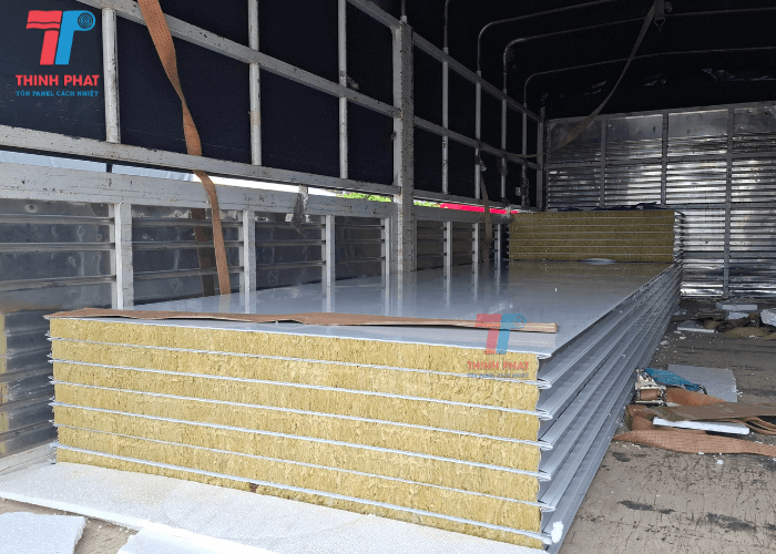 gia-vach-panel-rockwool-8