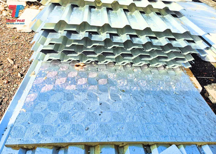 Những Yếu Tố Ảnh Hưởng Đến Việc Lựa Chọn Kích Thước Tôn PU Cho Nhà Tiền Chế