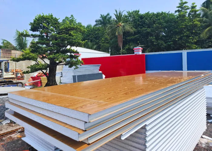 panel eps vân gỗ 50mm và tường gạch