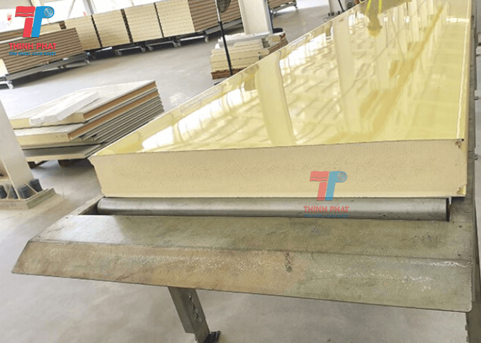 panel-pu-vach-200mm-3