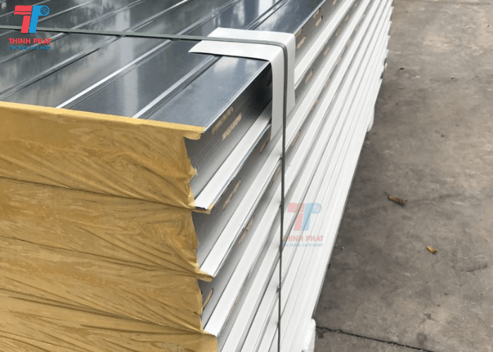 phan-loai-pho-bien-cua-tam-panel-pu-inox