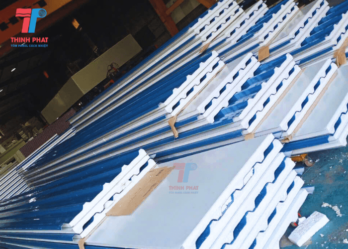 so-sanh-ton-panel-mai-eps-voi-vat-lieu-khac