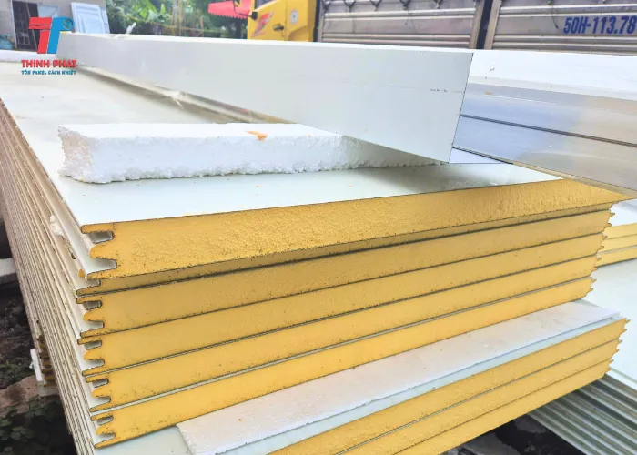 tấm vách ngăn phòng cách âm panel pu có khả năng cách âm, cách nhiệt phù hợp với các khu vực nhà xưởng
