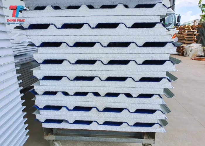 Panel mái EPS cách nhiệt Phù Hợp Khi Thi Công Lợp Mái Tôn Nhà Xưởng