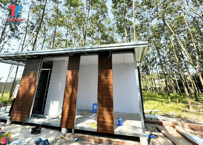 thi-cong-tam-panel-cach-nhiet-3