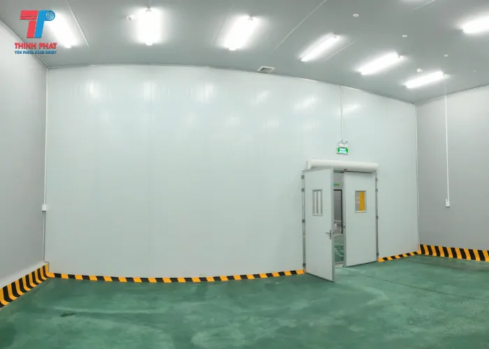 Vì Sao Cần Chọn Đúng Loại Panel Khi Thi Công Vách Panel Nhà Xưởng