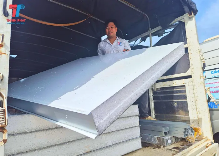 Panel eps  giá rẻ chi phí thấp được dùng khi thi công vách panel cho nhà xưởng