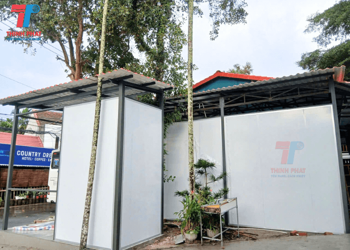 thi-cong-vach-panel-xop-2