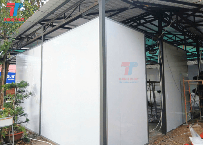 thi-cong-vach-panel-xop-3
