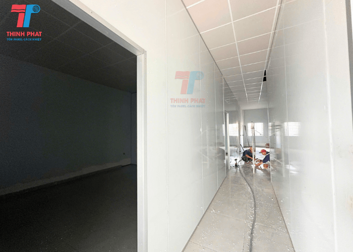 thi-cong-vach-panel-xop-7