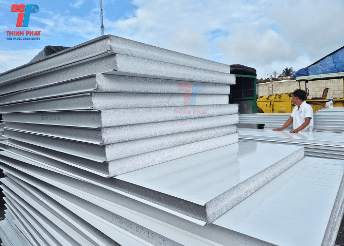 thi-cong-vach-panel-xop-9