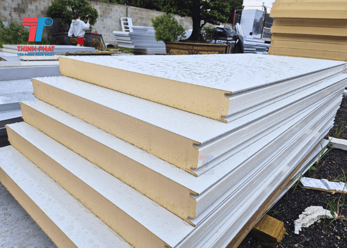 tieu-chi-chon-mua-va-thi-cong-panel-pu-cach-nhiet-chat-luong