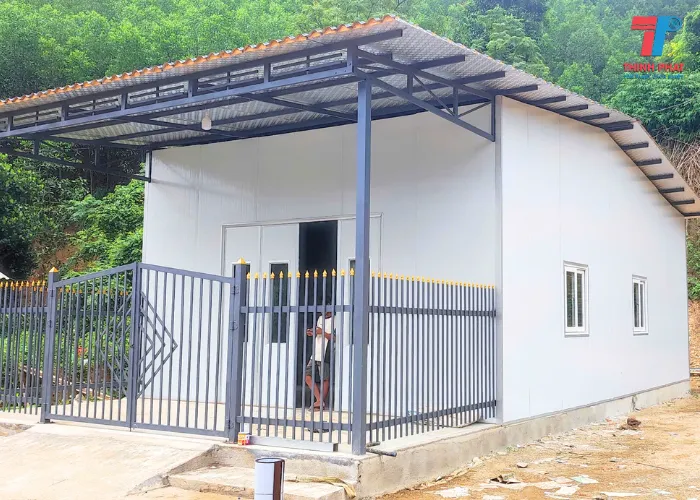 Nên Chọn Tôn PU Lõi Xốp 20mm Cho Những Công Trình Nào?