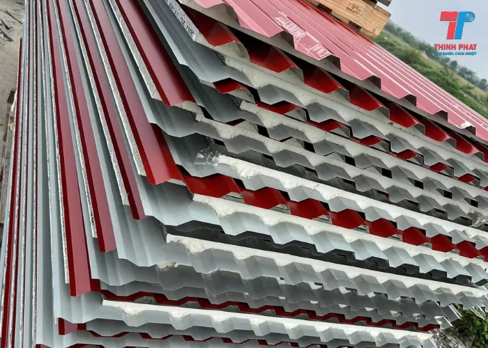 Những Tiêu Chí Cần Xem Xét Trước Khi Lựa Chọn Tôn PU Lõi Xốp 20mm