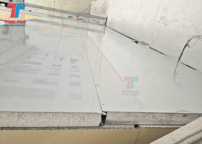 tran-panel-cach-nhiet-4