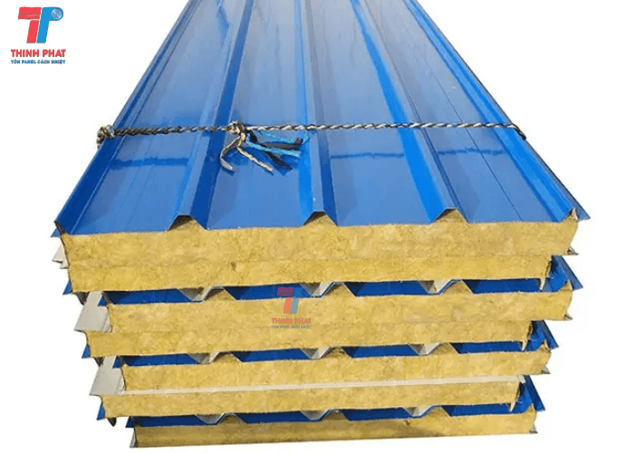ung-dung-thuc-te-cua-ton-panel-mai-rockwool