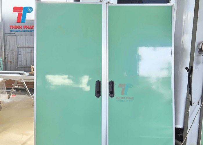 uu-diem-noi-bat-cua-cua-2-canh-panel