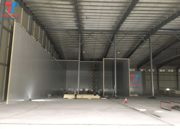 vach-ngan-nha-xuong-2